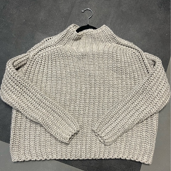 Kendall and Kylie sweater from pacsun circa 2015 - Picture 3 of 3